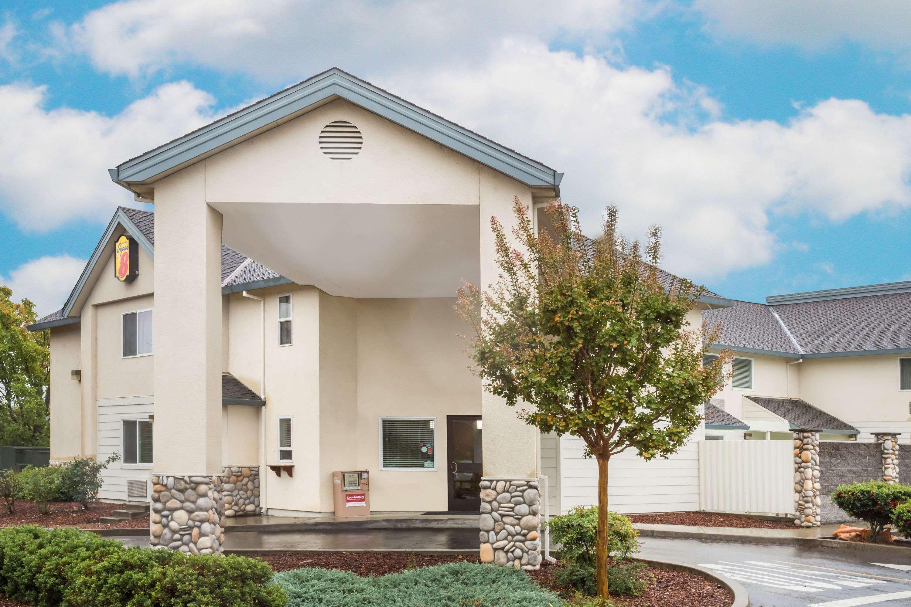 Super 8 By Wyndham Cloverdale Wine Country Exterior foto